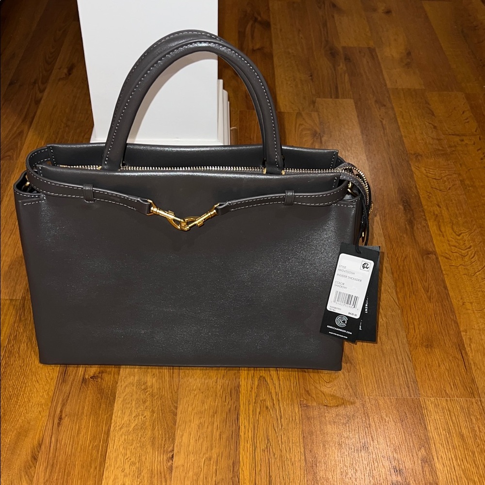 Rebecca Minkoff Insider Shoulder Bag

Shadow

Model: HH24TISDSH

New With Tags